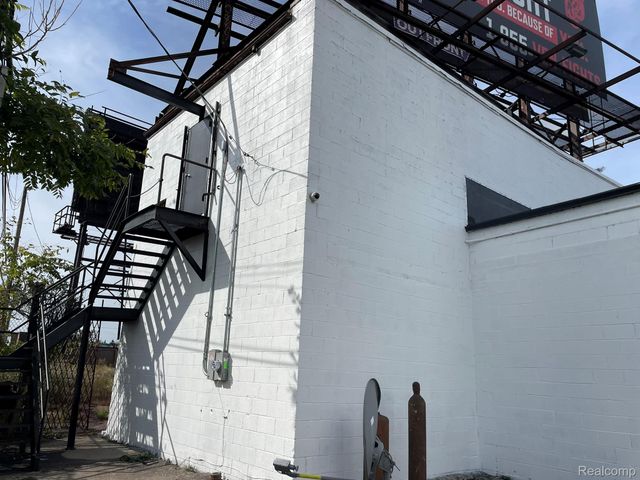 13040 Harper Avenue, Detroit, MI 48213