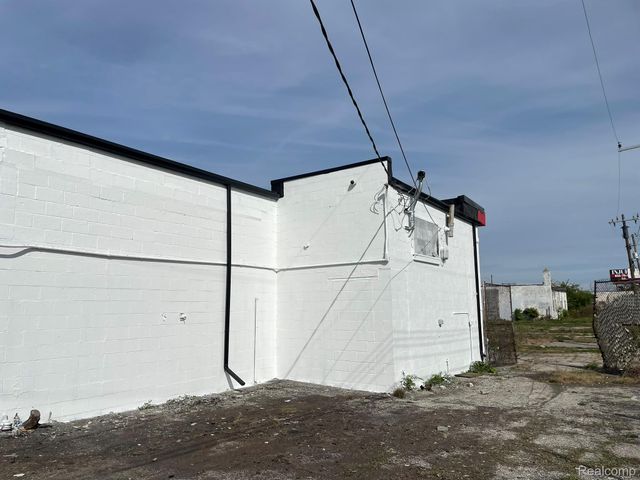 13040 Harper Avenue, Detroit, MI 48213