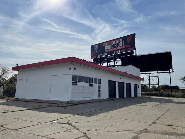 13040 Harper Avenue, Detroit, MI 48213