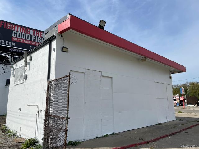 13040 Harper Avenue, Detroit, MI 48213