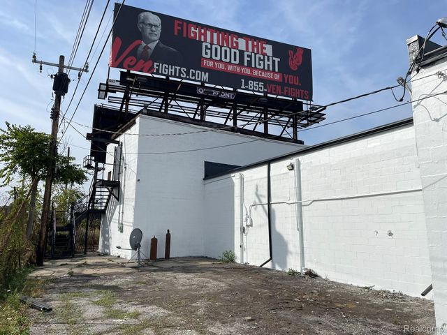 13040 Harper Avenue, Detroit, MI 48213