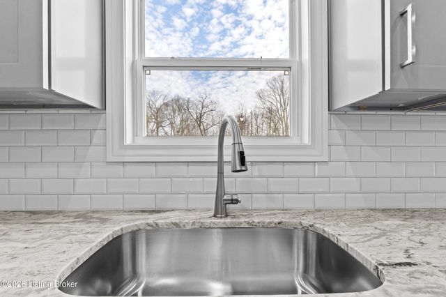 213 Alreva Rd, Louisville, KY 40216