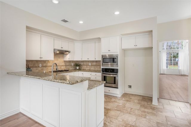 19 Tender Violet Place, The Woodlands, TX 77381