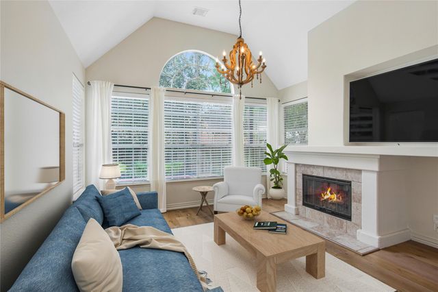 19 Tender Violet Place, The Woodlands, TX 77381