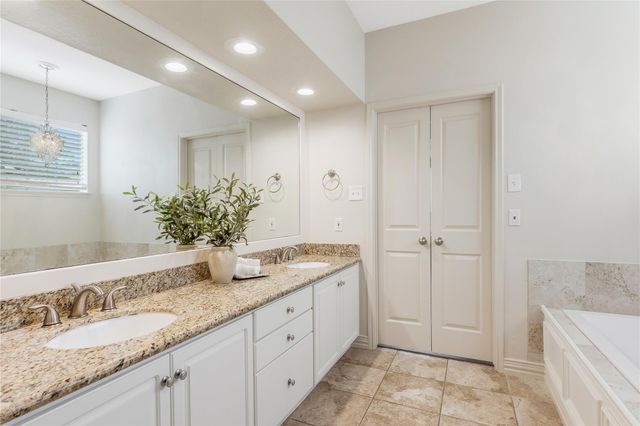 19 Tender Violet Place, The Woodlands, TX 77381