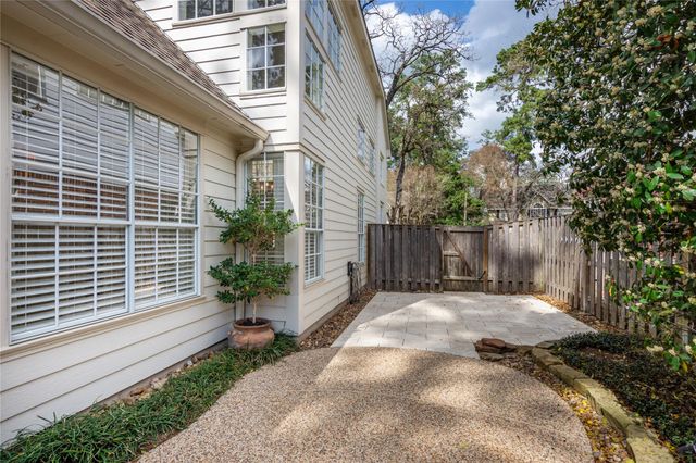 19 Tender Violet Place, The Woodlands, TX 77381