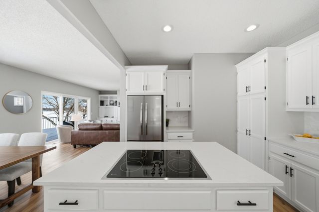 3868 Green Heights Trail SW, Prior Lake, MN 55372