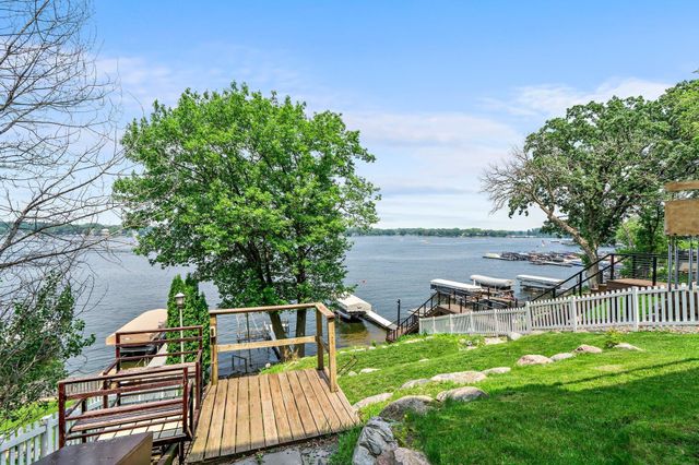 3868 Green Heights Trail SW, Prior Lake, MN 55372