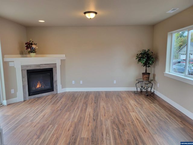 3760 Peter Ln NE, Salem, OR 97305