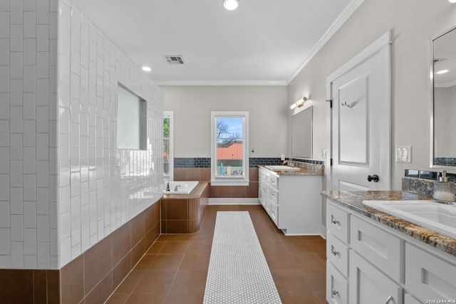 137 Katherine Ct Unit 2, San Antonio, TX 78209