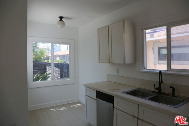 2232 S Ridgeley Drive, Los Angeles, CA 90016