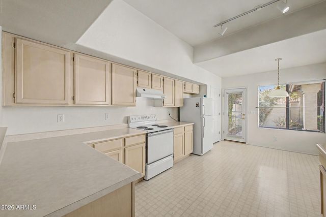 963 E CHILTON Drive, Tempe, AZ 85283
