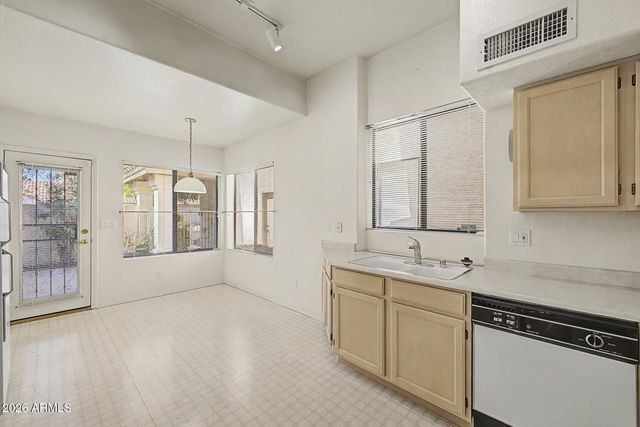 963 E CHILTON Drive, Tempe, AZ 85283