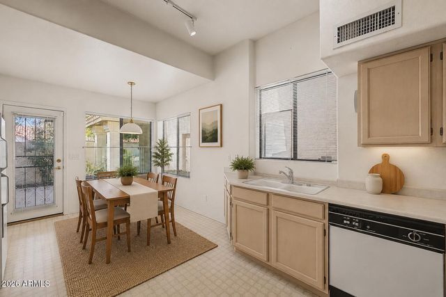 963 E CHILTON Drive, Tempe, AZ 85283