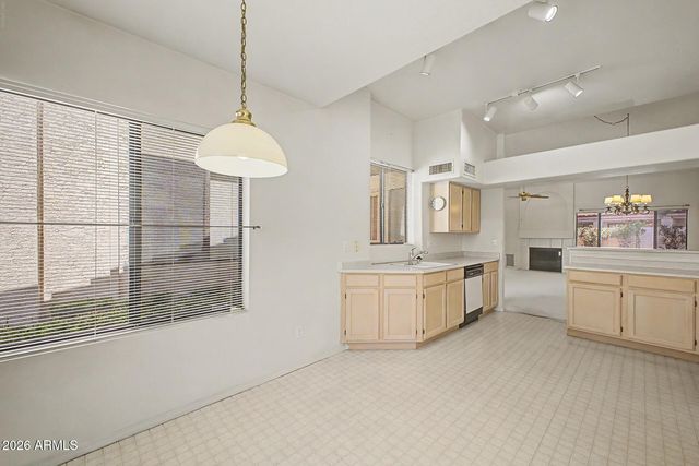 963 E CHILTON Drive, Tempe, AZ 85283