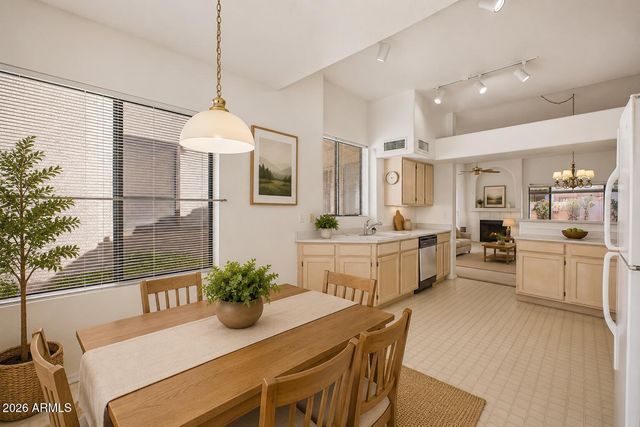 963 E CHILTON Drive, Tempe, AZ 85283