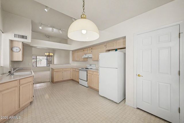 963 E CHILTON Drive, Tempe, AZ 85283