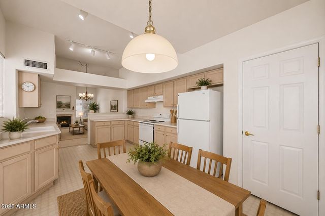 963 E CHILTON Drive, Tempe, AZ 85283
