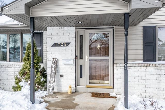 1725 SMITH STREET, New London, WI 54961