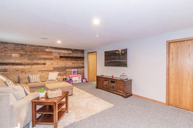 1725 SMITH STREET, New London, WI 54961