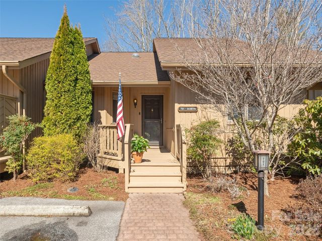 701 Red Oak Drive, Hendersonville, NC 28791