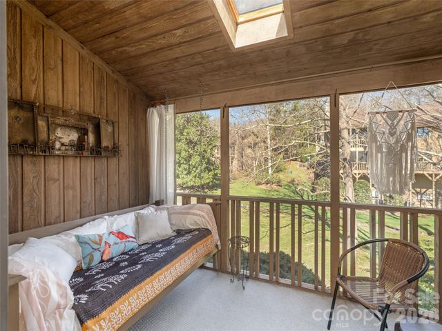 701 Red Oak Drive, Hendersonville, NC 28791