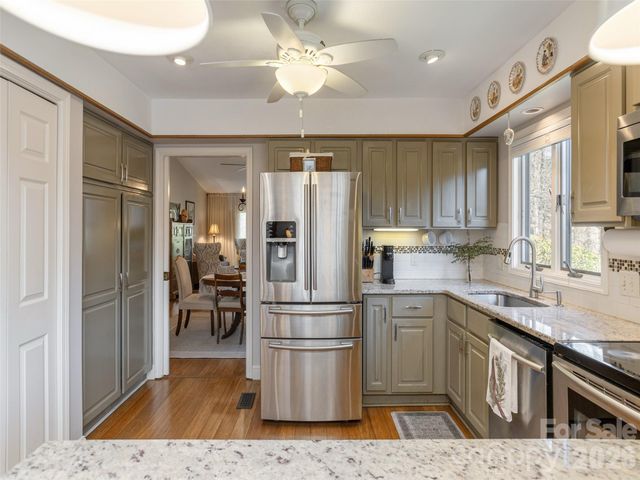 701 Red Oak Drive, Hendersonville, NC 28791