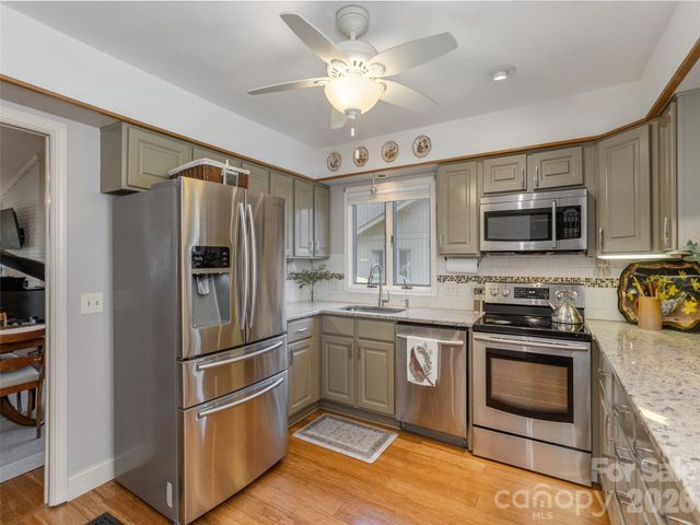 701 Red Oak Drive, Hendersonville, NC 28791