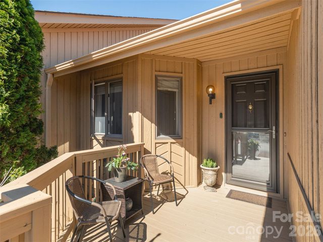 701 Red Oak Drive, Hendersonville, NC 28791