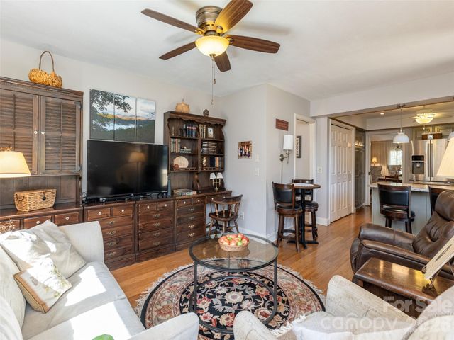 701 Red Oak Drive, Hendersonville, NC 28791