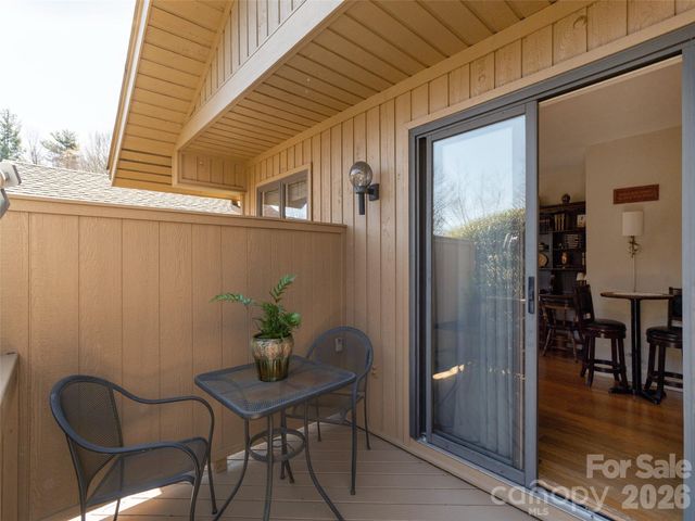 701 Red Oak Drive, Hendersonville, NC 28791