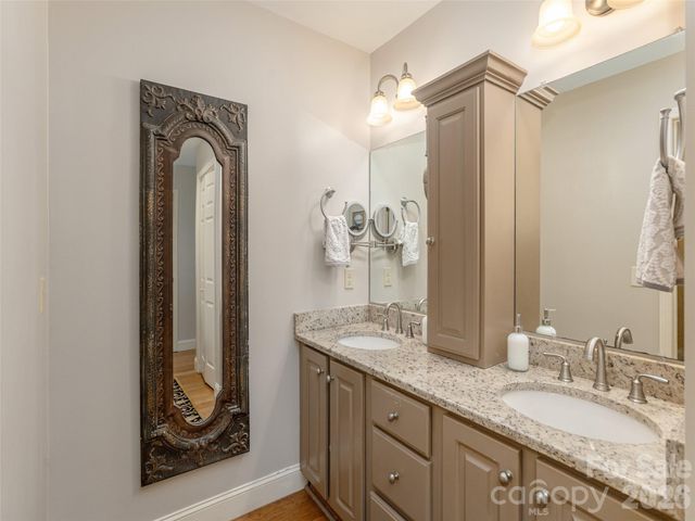 701 Red Oak Drive, Hendersonville, NC 28791