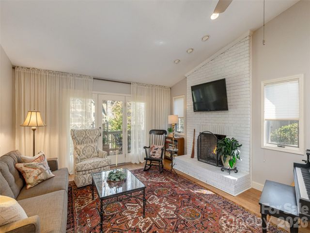 701 Red Oak Drive, Hendersonville, NC 28791