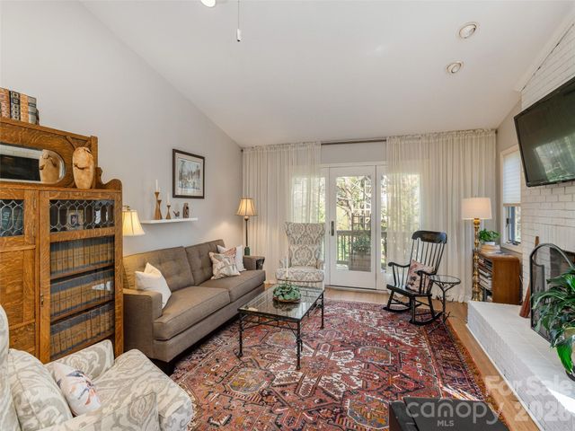 701 Red Oak Drive, Hendersonville, NC 28791