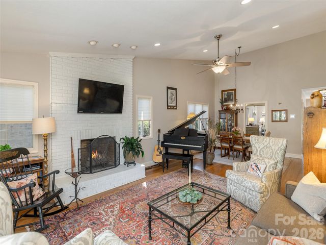 701 Red Oak Drive, Hendersonville, NC 28791