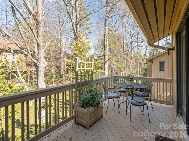 701 Red Oak Drive, Hendersonville, NC 28791