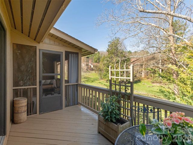 701 Red Oak Drive, Hendersonville, NC 28791