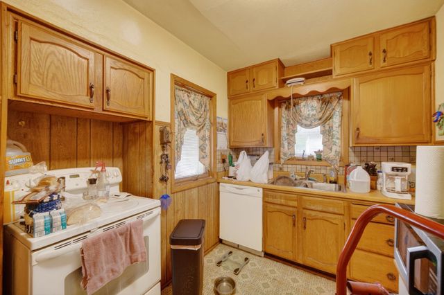 2728 Des Moines Street, Des Moines, IA 50317
