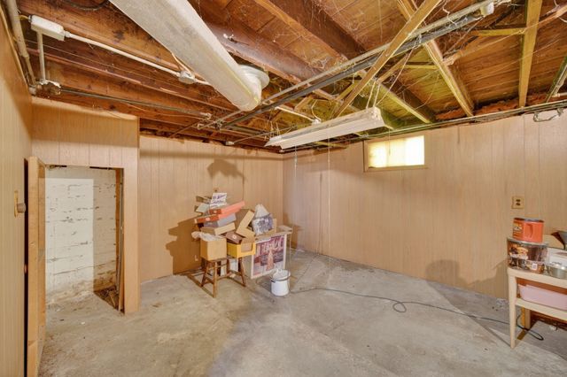 2728 Des Moines Street, Des Moines, IA 50317