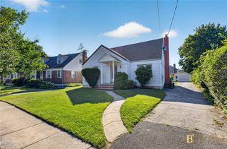 5 Surrey Lane, New Hyde Park, NY 11040