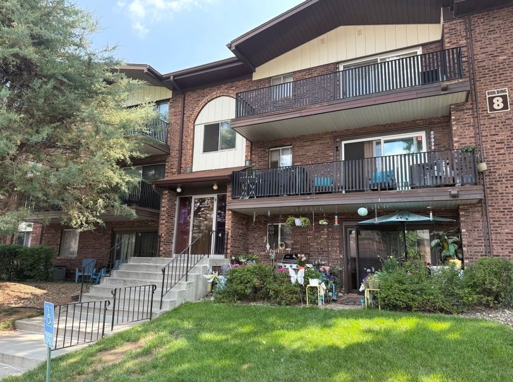 13933 James Drive 822, Crestwood, IL 60418