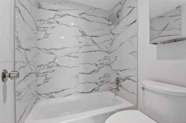 300 Bayview Dr 308, Sunny Isles Beach, FL 33160