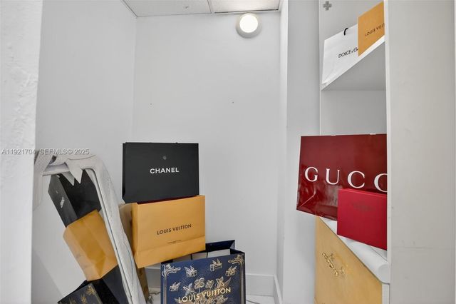 300 Bayview Dr 308, Sunny Isles Beach, FL 33160