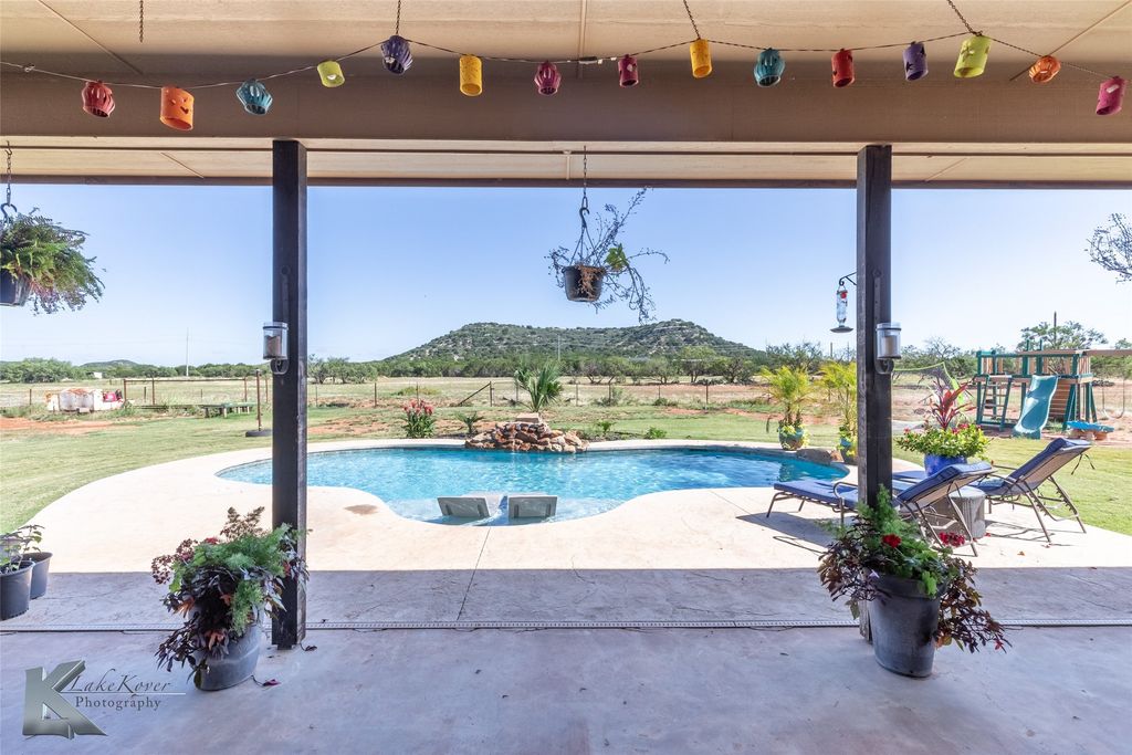 2510 CR 162, Ovalo, TX 79541