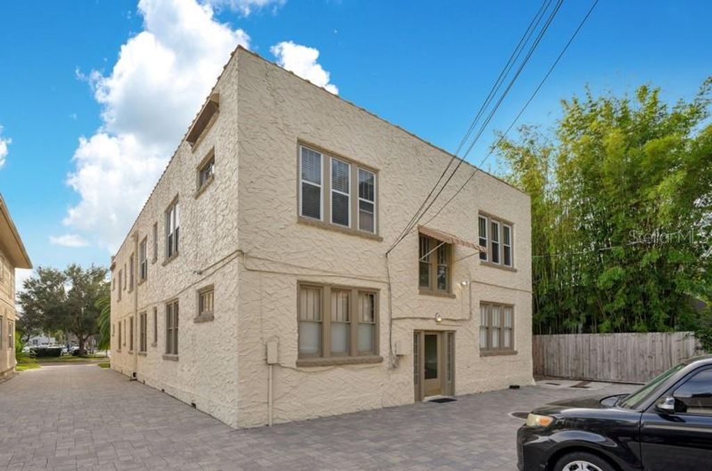 Image 3 of property listing at 613 E RIDGEWOOD STREET 8, Orlando, FL 32803