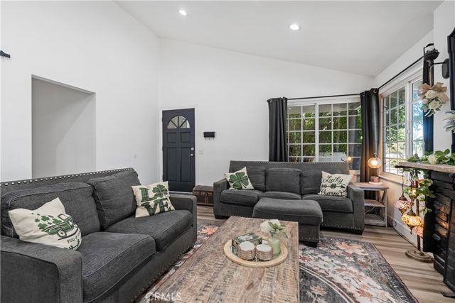 1868 Cloud Court, Simi Valley, CA 93065