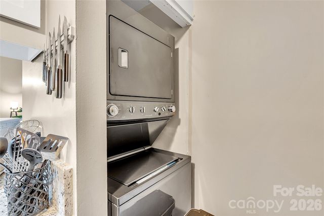 8073 Charter Oak Lane, Charlotte, NC 28226