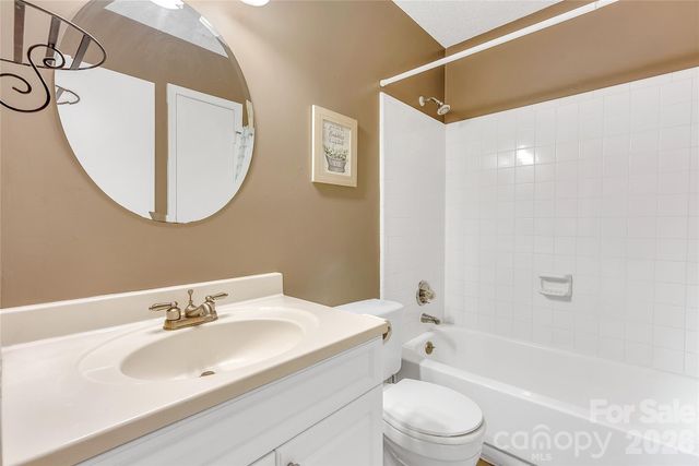 8073 Charter Oak Lane, Charlotte, NC 28226