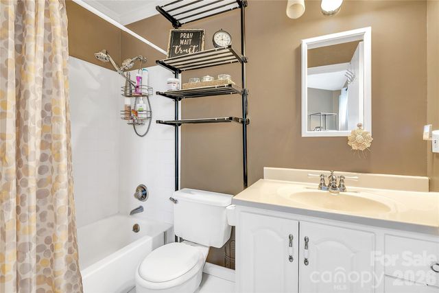 8073 Charter Oak Lane, Charlotte, NC 28226