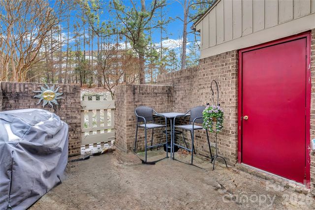 8073 Charter Oak Lane, Charlotte, NC 28226